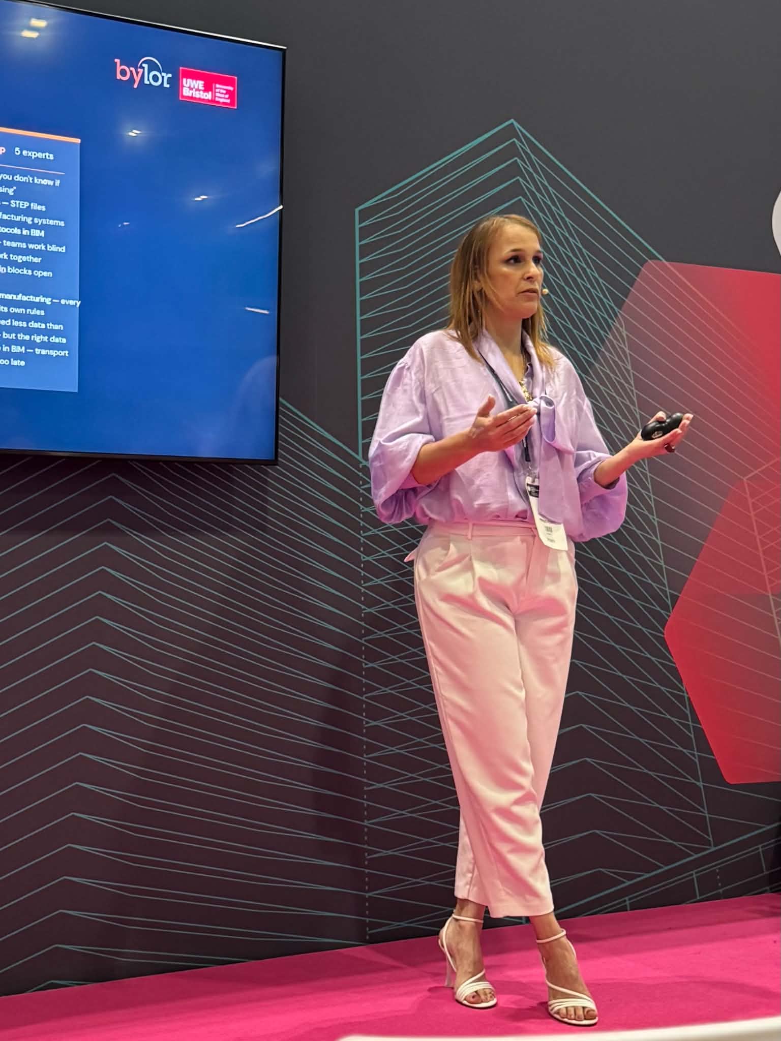 Rita Baltasar presenting at Digital Construction Week